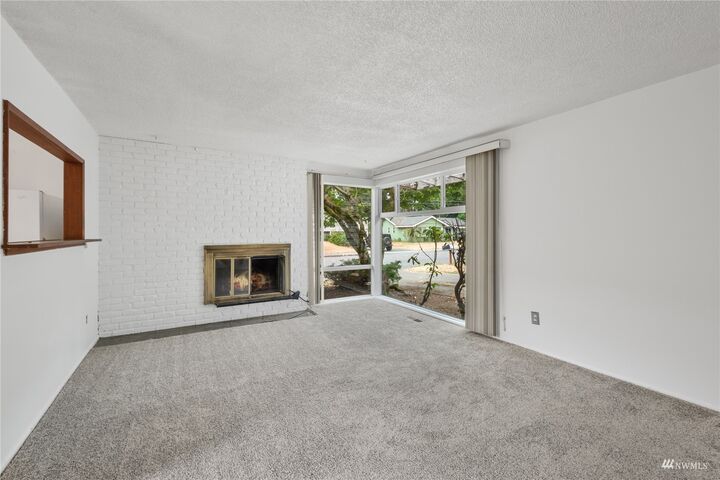 Property Photo:  326 156th Avenue NE  WA 98007 