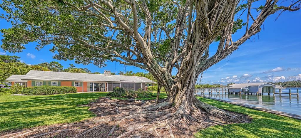 Property Photo: 690 Hibiscus Way FL 34228