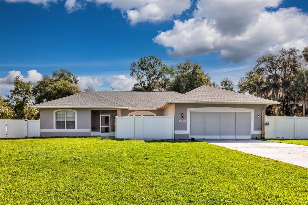 Property Photo:  35437 Willow Circle  FL 34731 