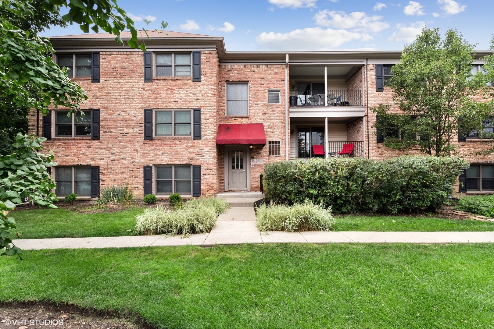 Property Photo: 1750 Fayette Walk F IL 60169