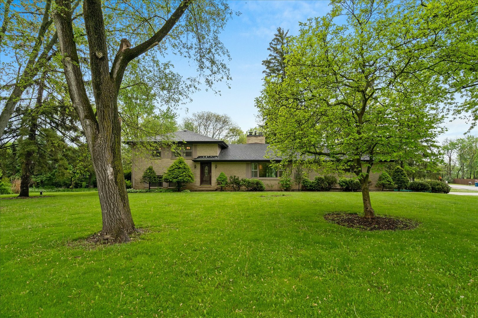 Property Photo:  19 Glen Echo Road  IL 60120 