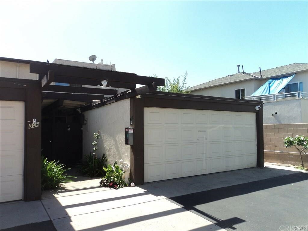 Property Photo:  806 E Acacia Avenue F  CA 91205 