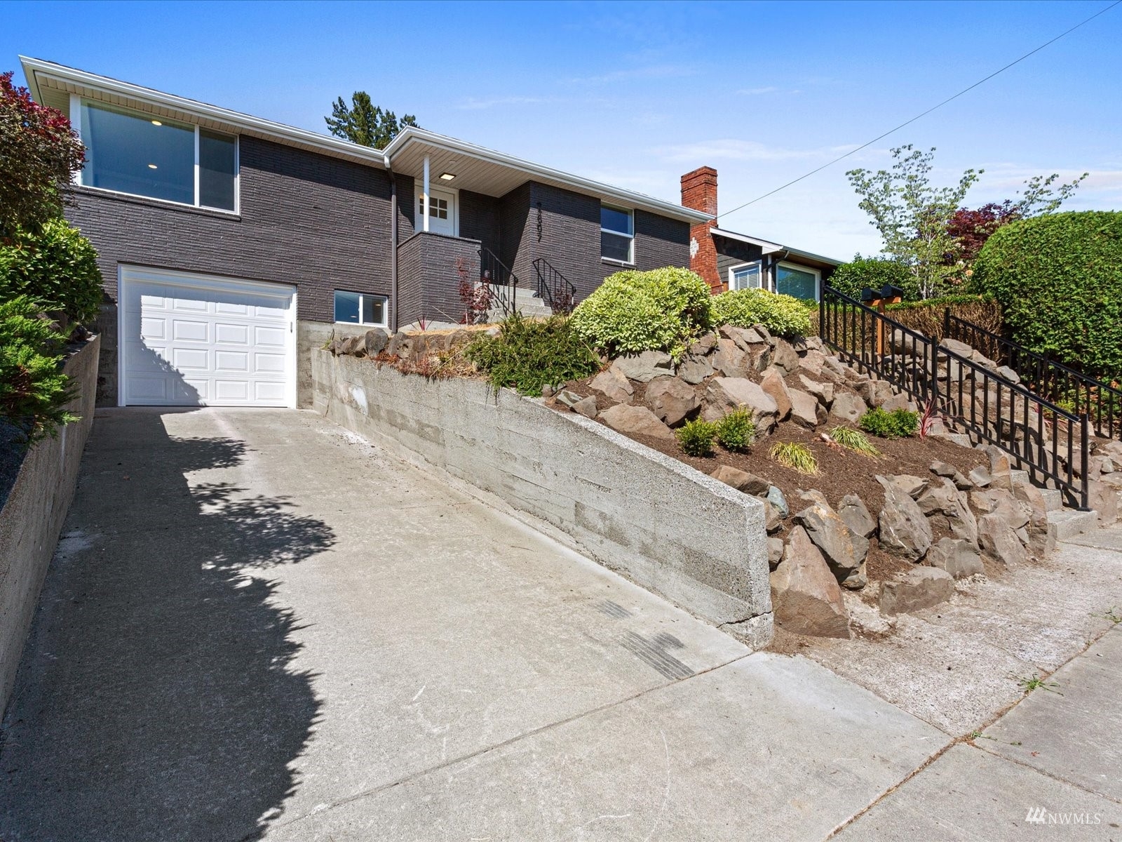 Property Photo:  2807 21st Avenue W  WA 98199 