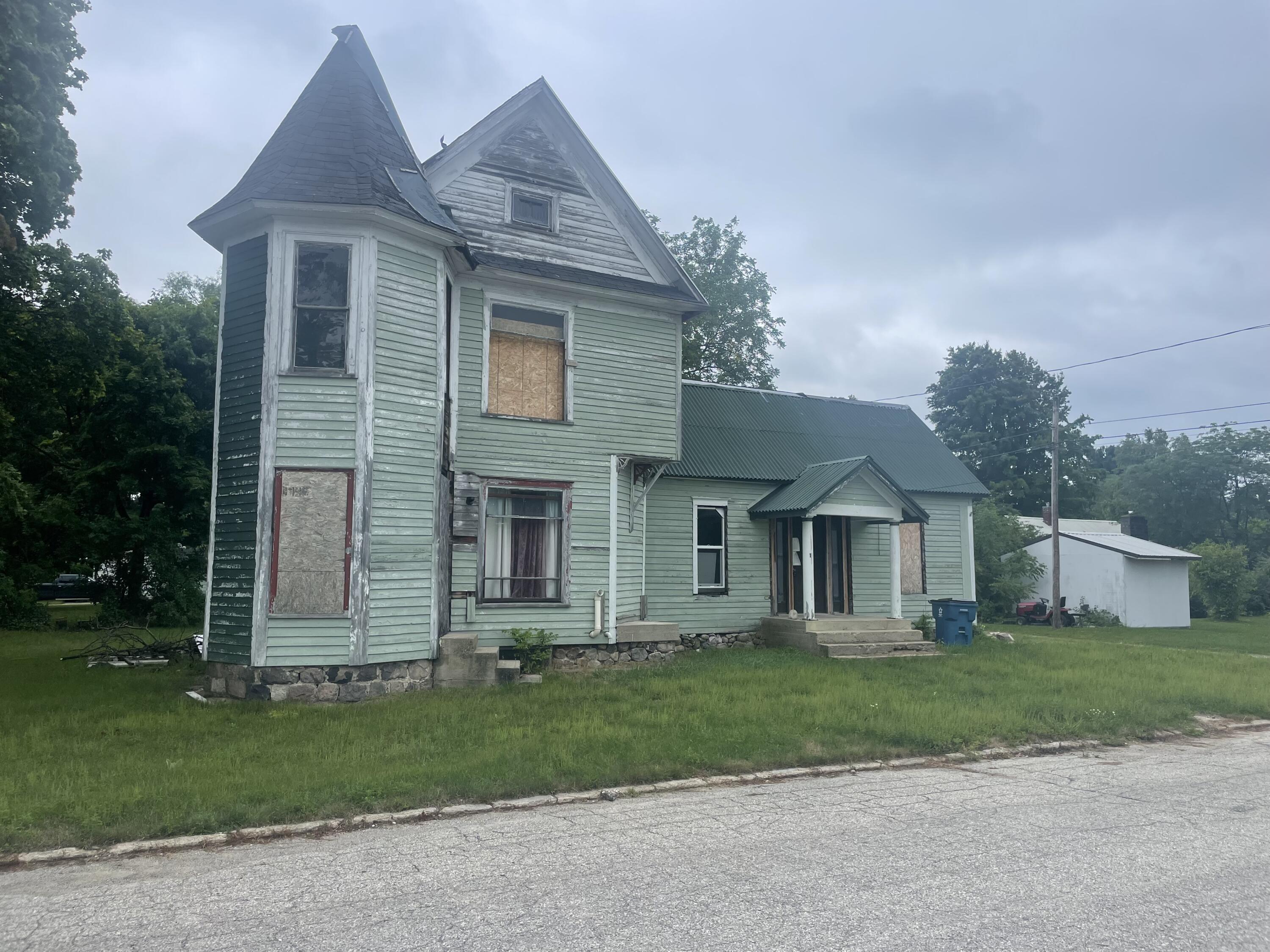Property Photo:  11 S Darrah Street  MI 49305 