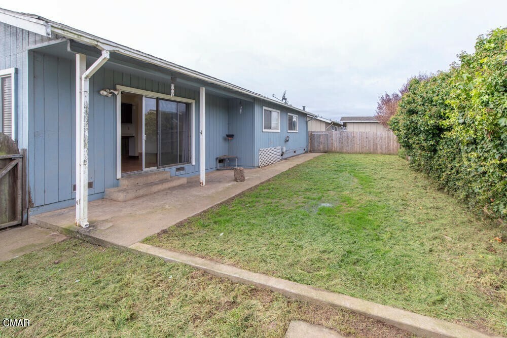 Property Photo:  1075 E Oak Street  CA 95437 