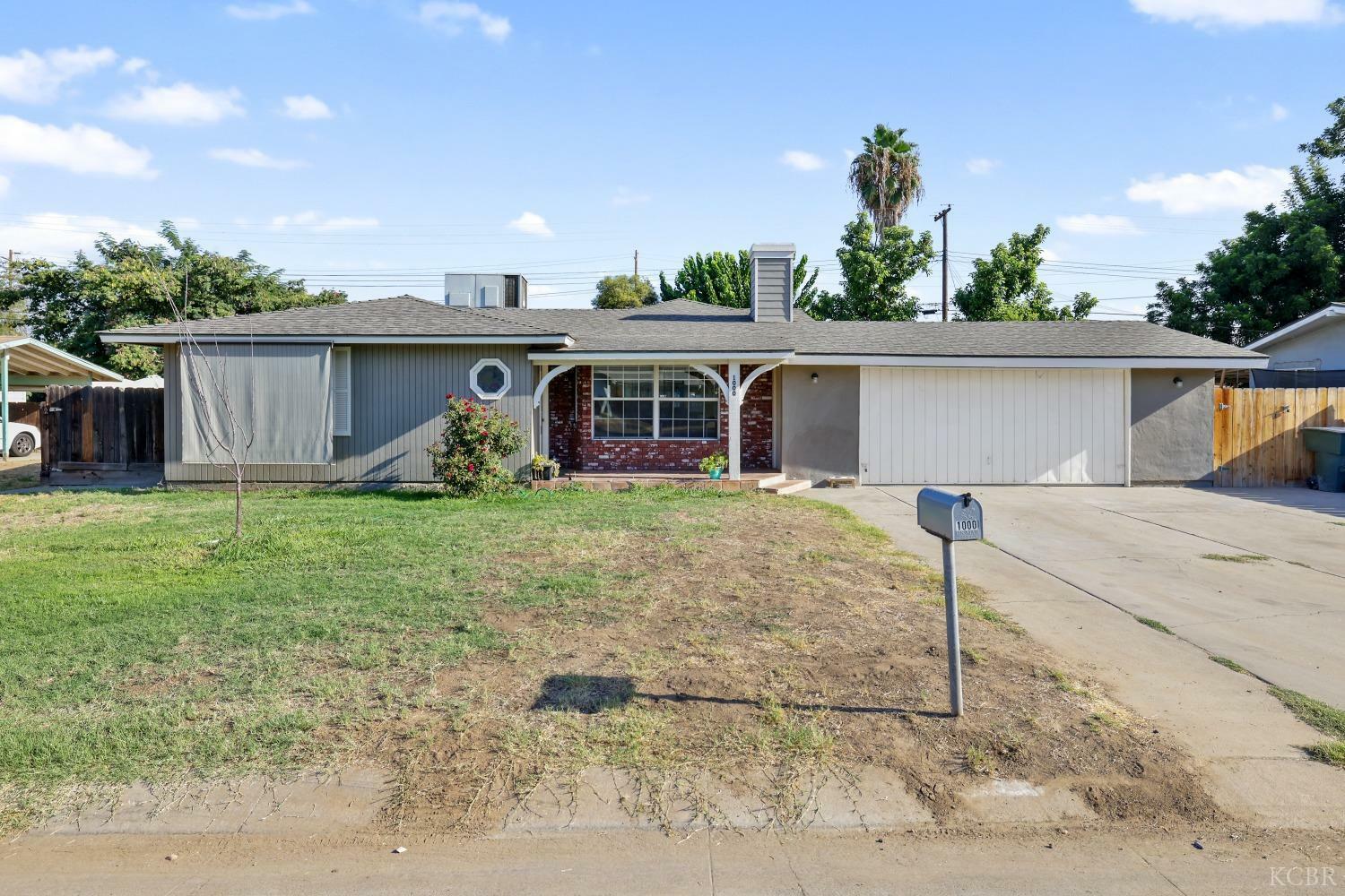 Property Photo:  1000 W Lark Avenue  CA 93291 