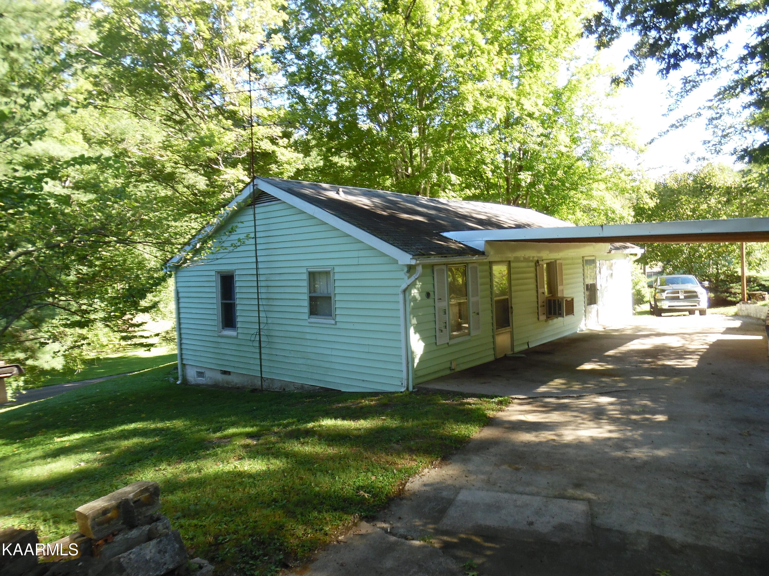 Property Photo: 2626 Wayland Rd TN 37914