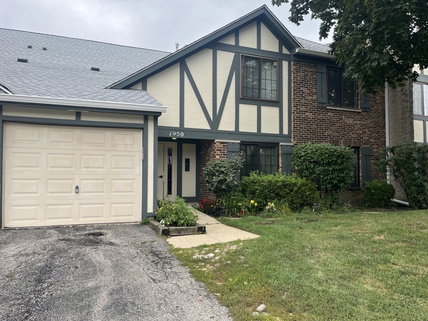 Property Photo: 1950 N Brice Court 2 IL 60074
