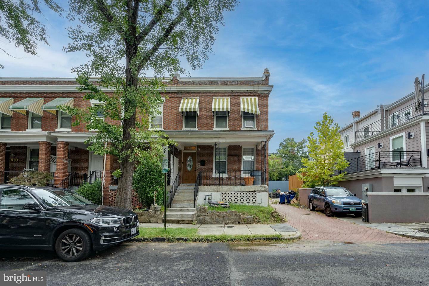 Property Photo:  914 Kent Place NE  DC 20002 