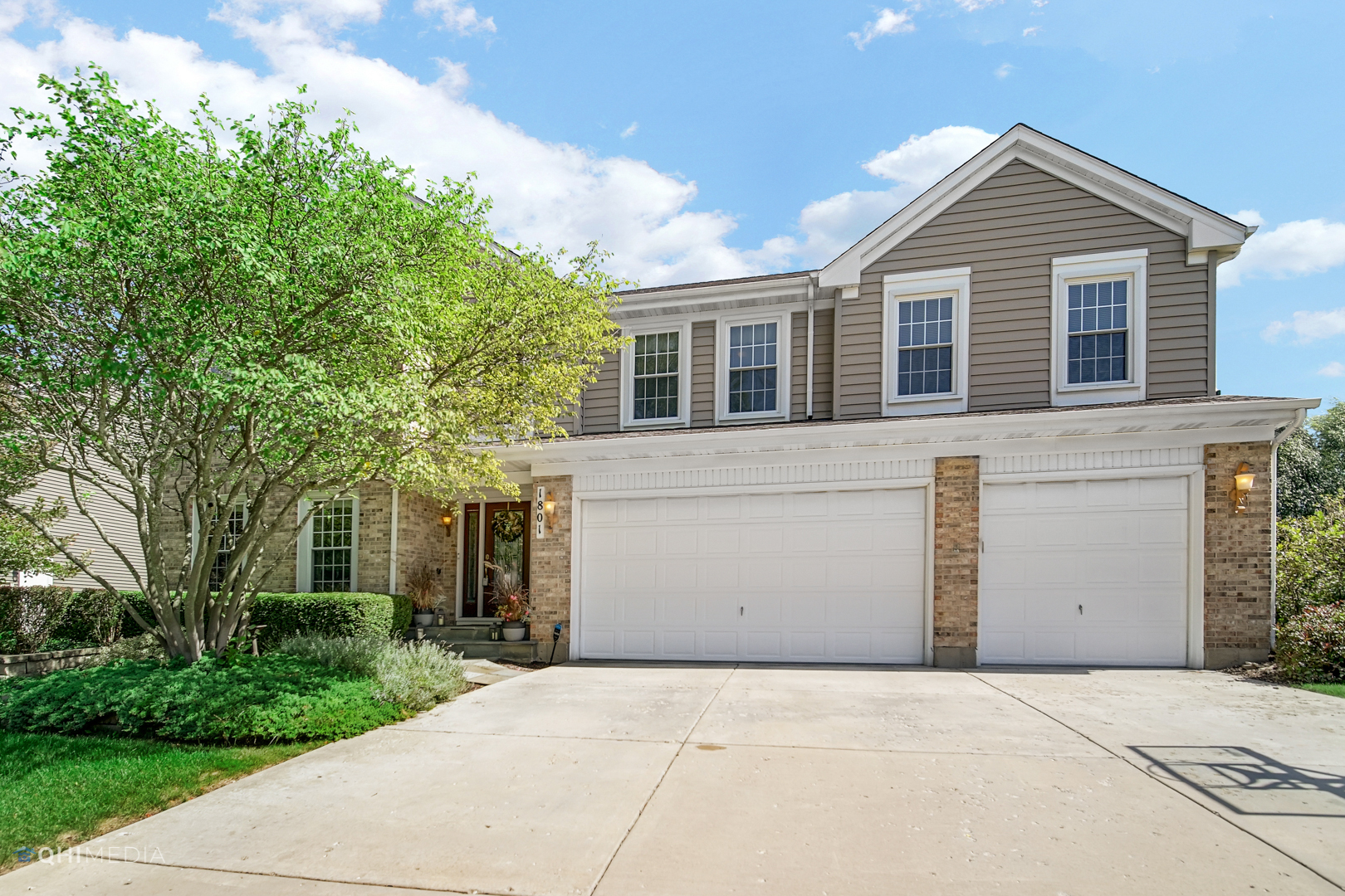 Property Photo: 1801 Dorchester Avenue IL 60102
