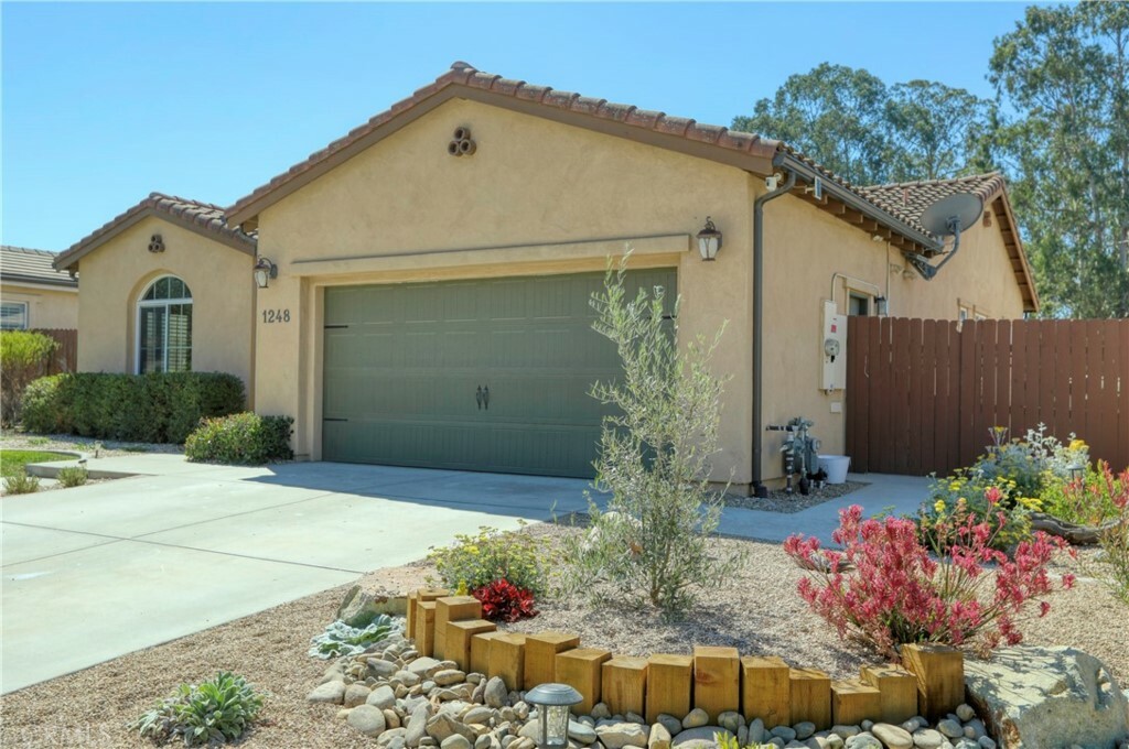 Property Photo:  1248 Cosima Lane  CA 93455 