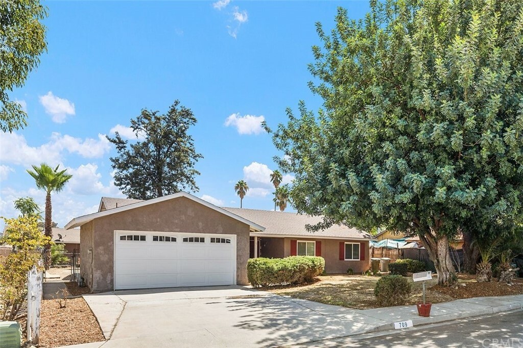 Property Photo:  709 Richards Road  CA 92571 