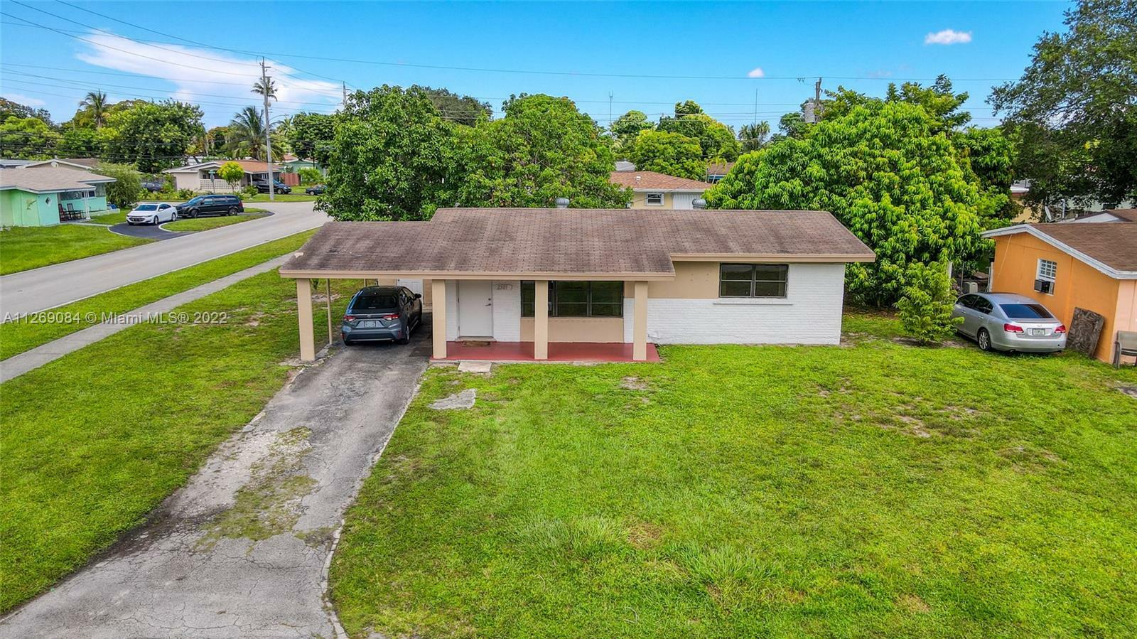 Property Photo:  2501 Gulfstream Dr  FL 33023 