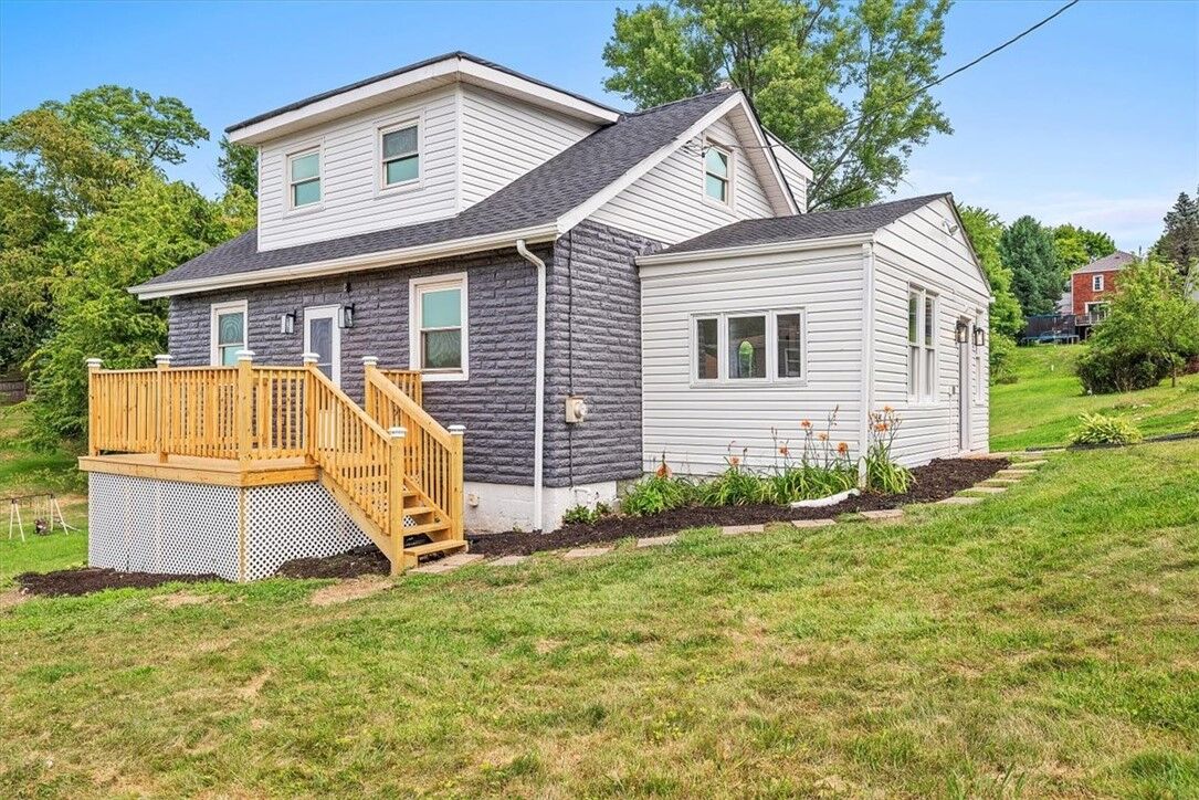 Property Photo:  215 Poplar Street  PA 15146 
