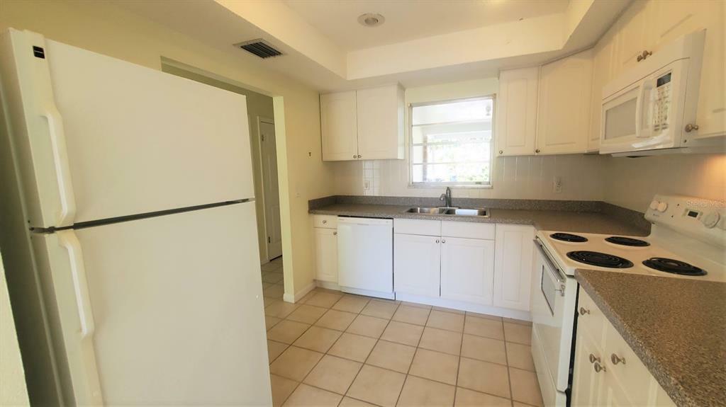 Property Photo:  3010 Holly Avenue  FL 34224 