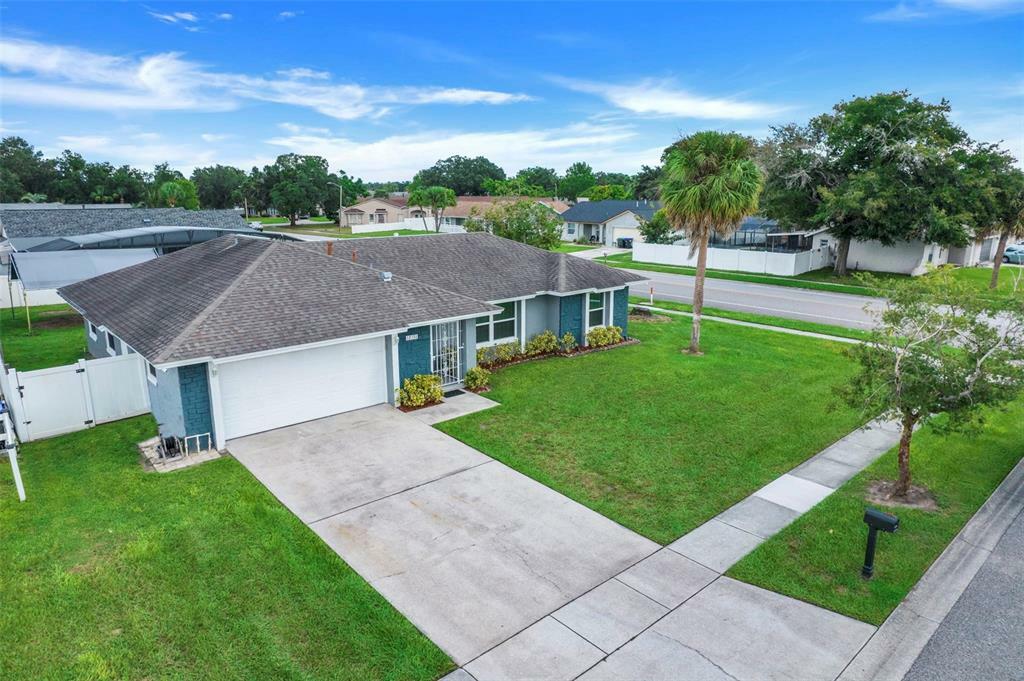 Property Photo: 12131 Medan Court FL 32837