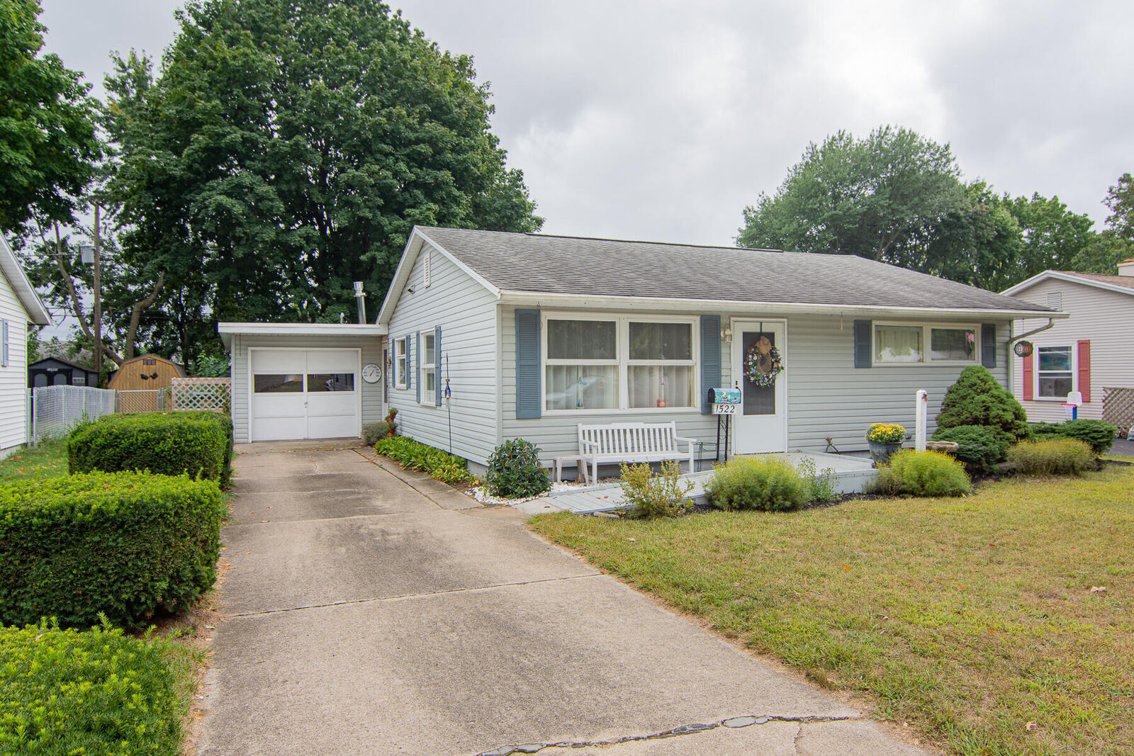 Property Photo:  1522 Sheffield Avenue  MI 49120 