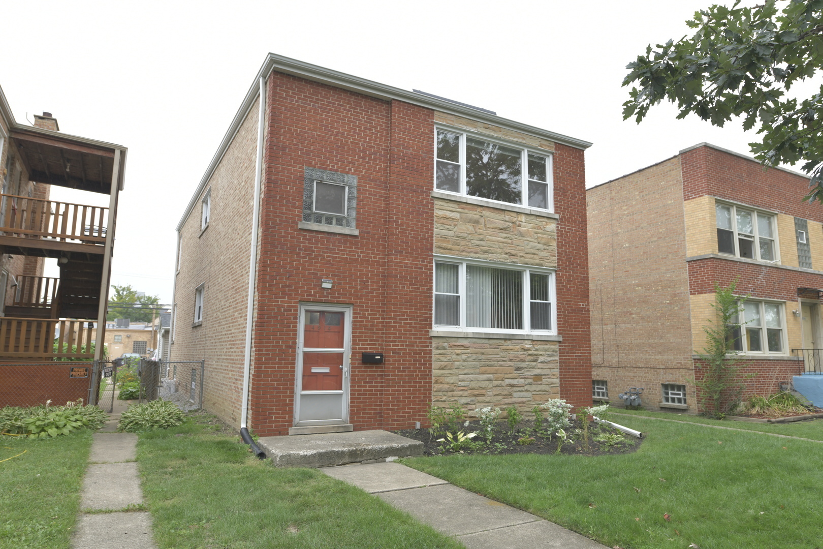Property Photo: 4914 Louise Street 2 IL 60077
