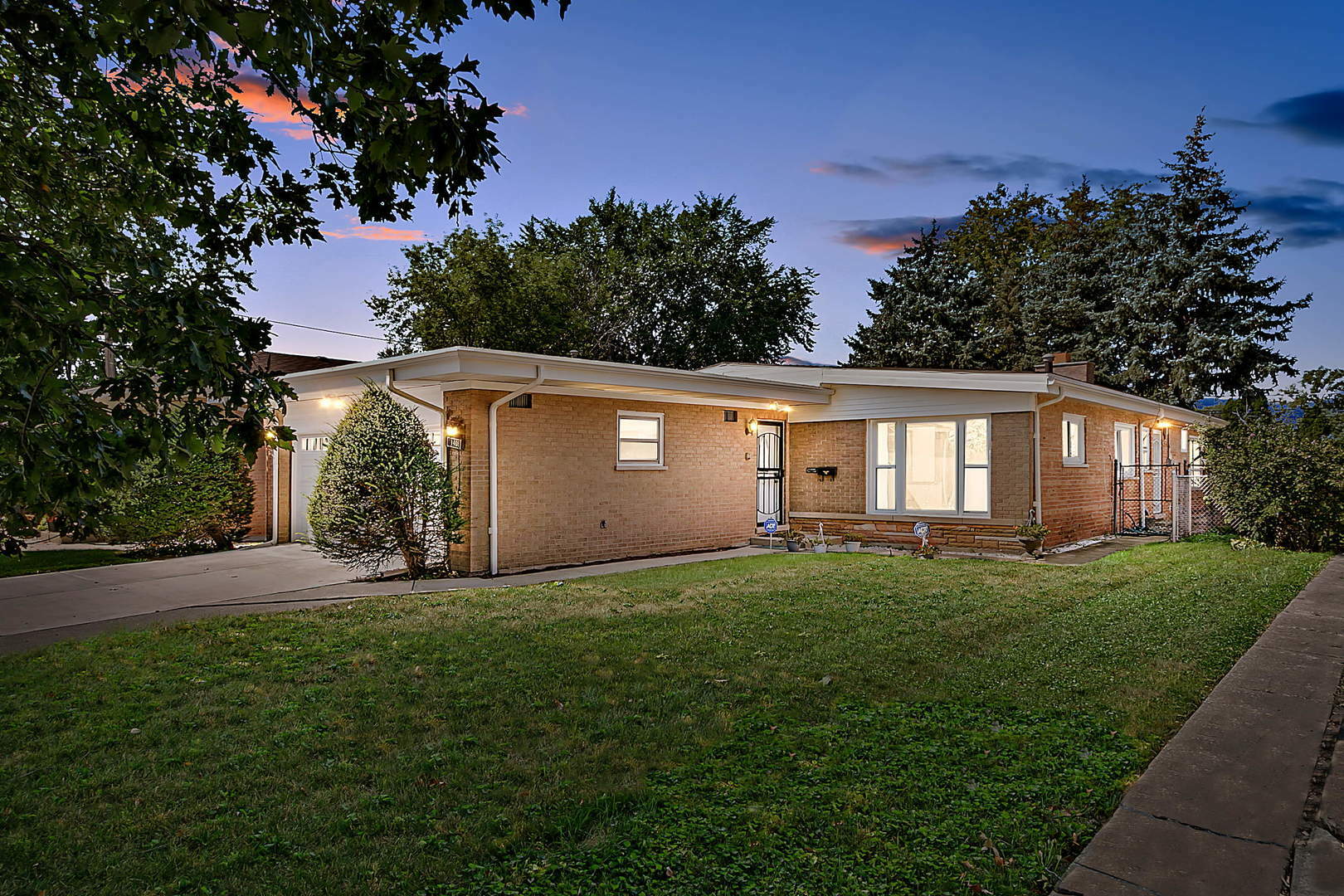 Property Photo:  11408 S Laflin Street  IL 60643 