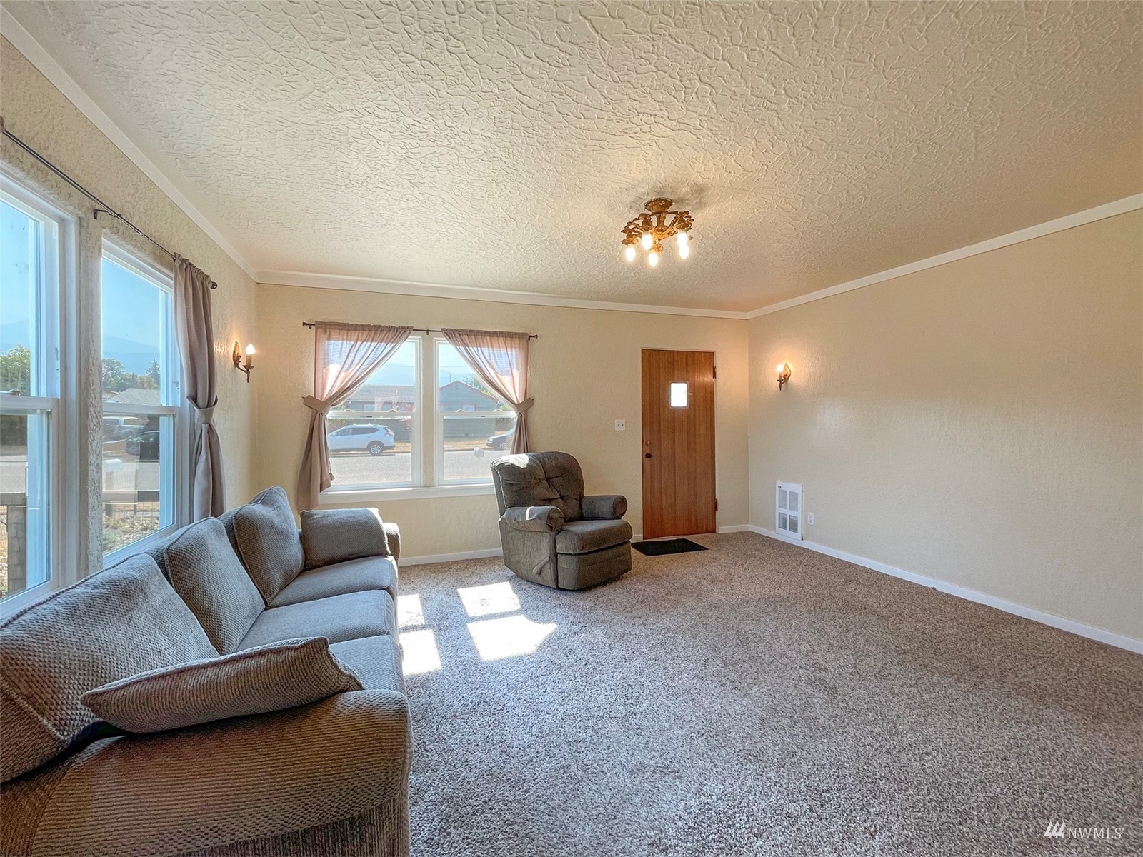 Property Photo:  519 W 5th Street  WA 98362 