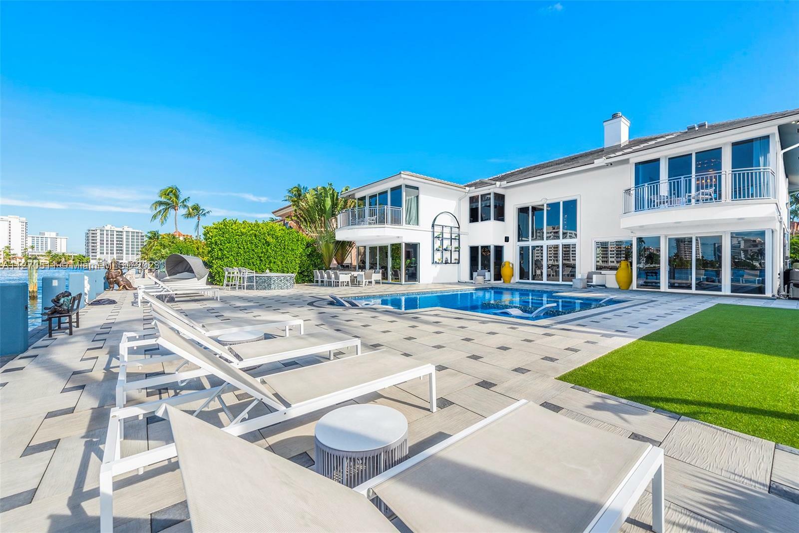 Property Photo: 2533 Aqua Vista Blvd FL 33301