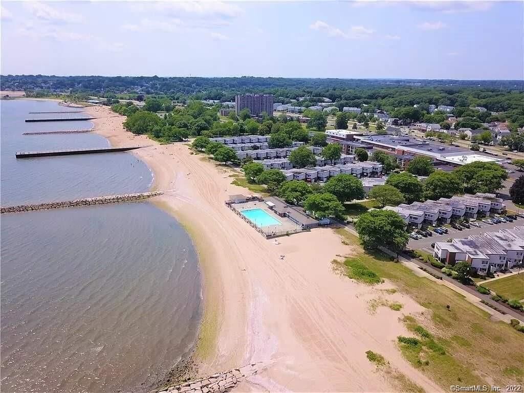 Property Photo: 136 West Walk 136 CT 06516