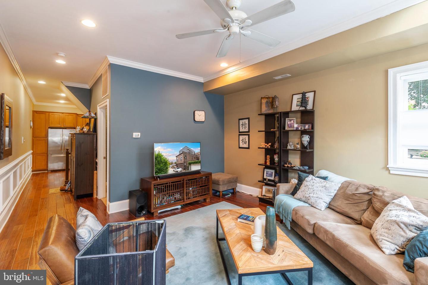 Property Photo:  327 S 17th Street 2R  PA 19103 