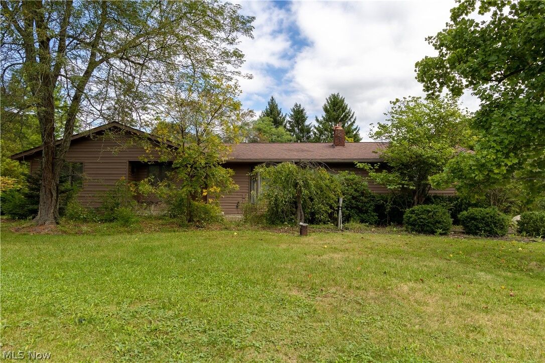 Property Photo: 4676 Parkman Road NW OH 44470