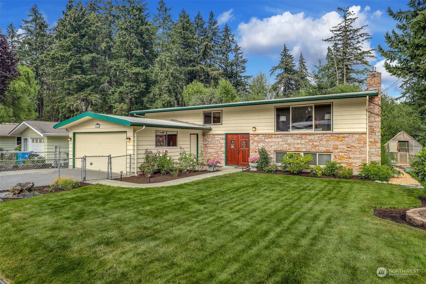 Property Photo:  18520 Palatine Place N  WA 98133 