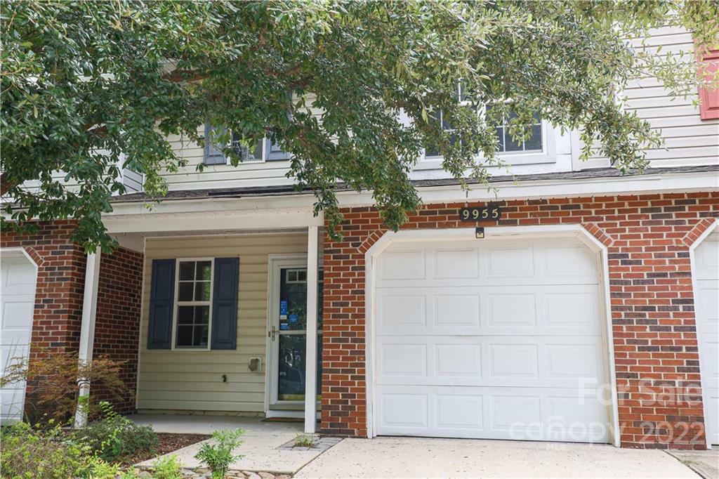 Property Photo: 9955 Reindeer Way Lane NC 28216