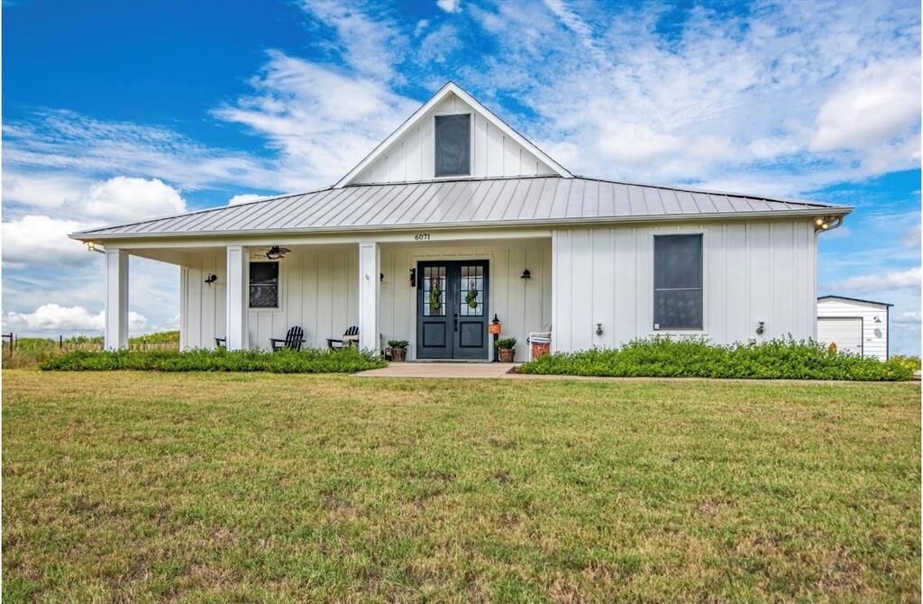 Property Photo: 6071 County Road 660 TX 75442