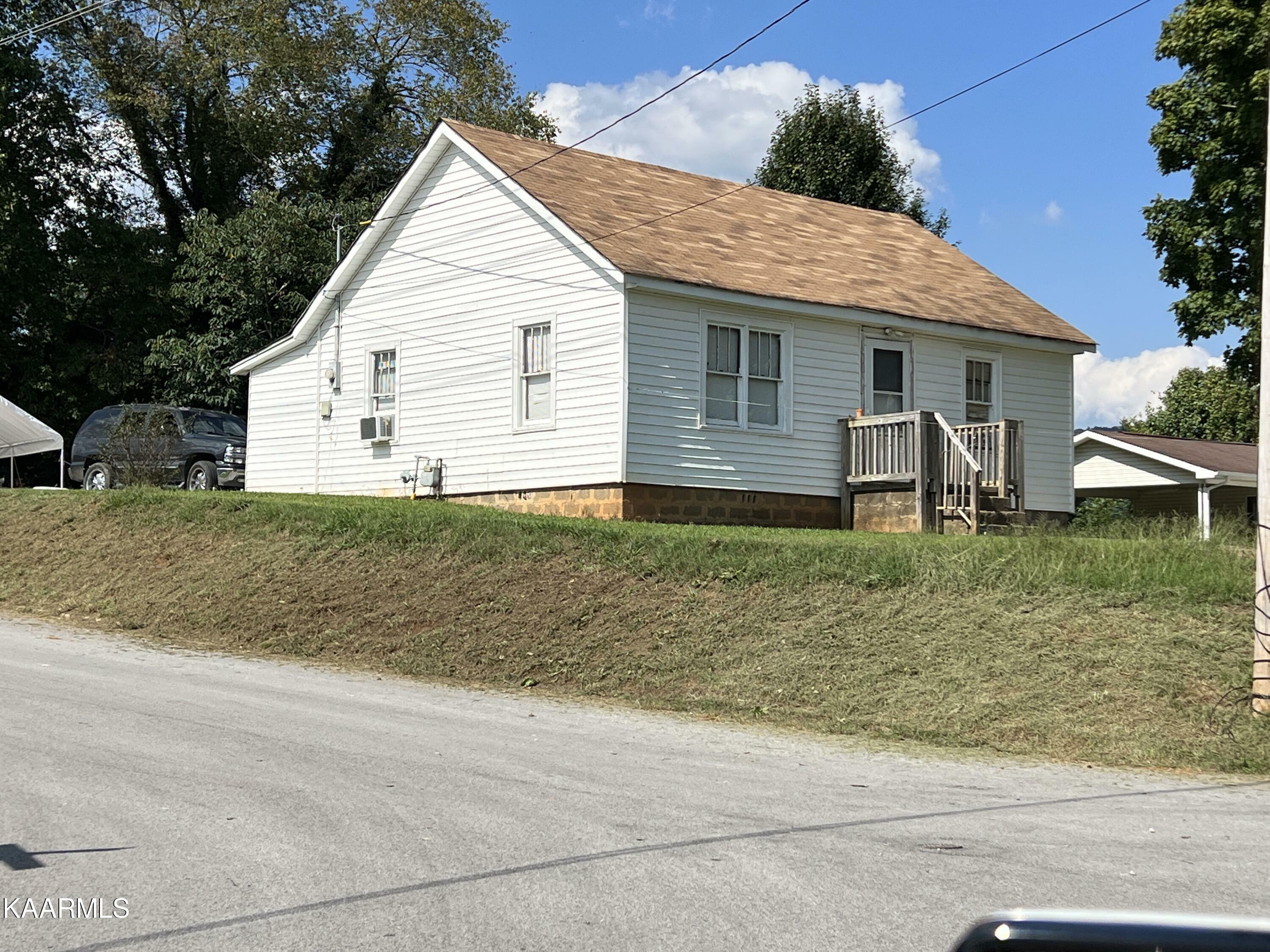 Property Photo:  401 Maple St  TN 37748 