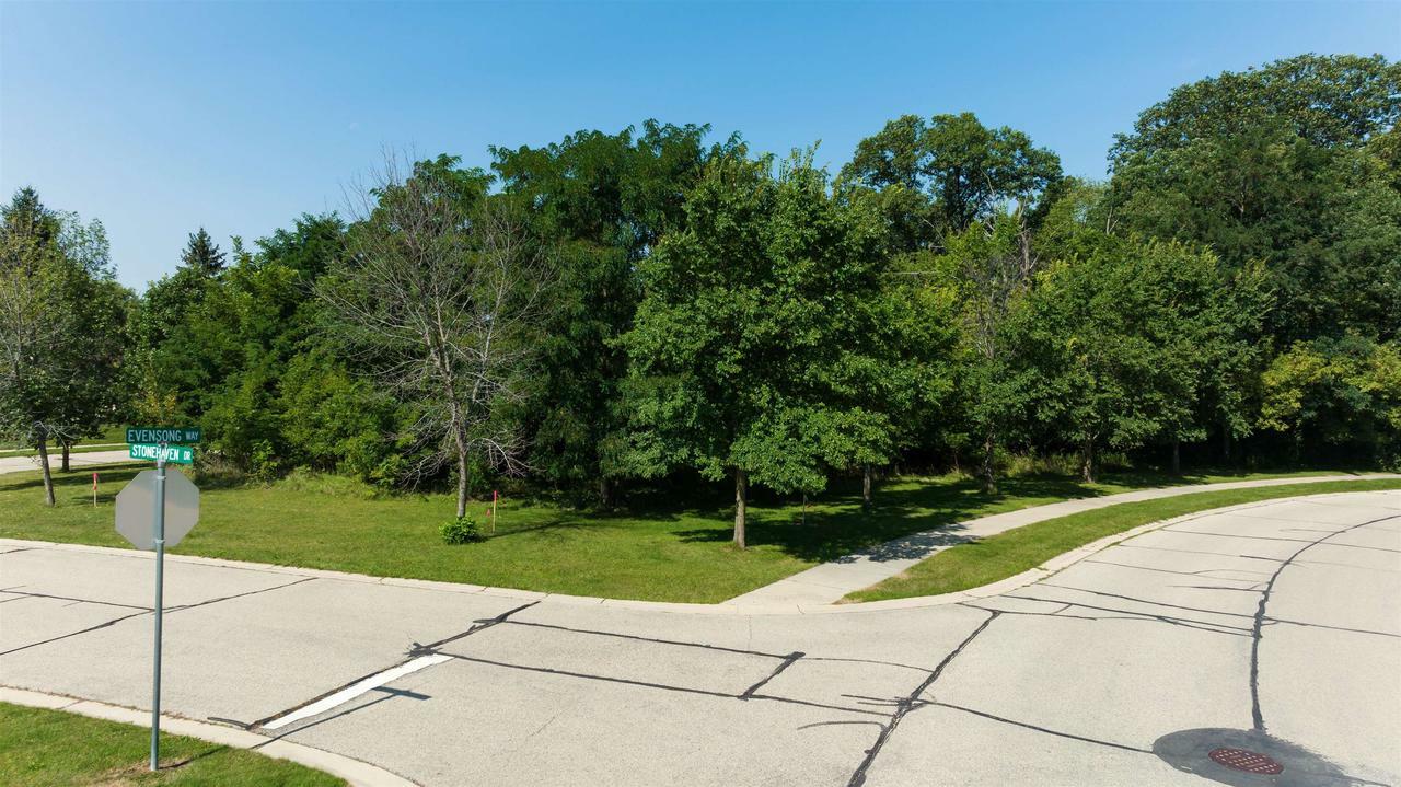 Property Photo:  424 Stonehaven Drive  WI 54941 