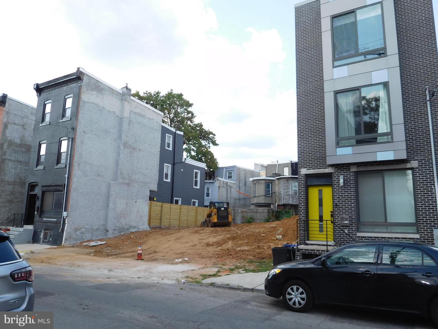 Property Photo:  2533 W Oxford Street  PA 19121 