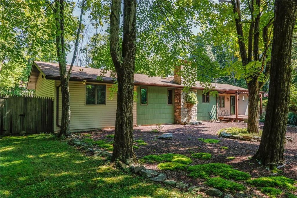 Property Photo:  121 Matterhorn Road  PA 18332 