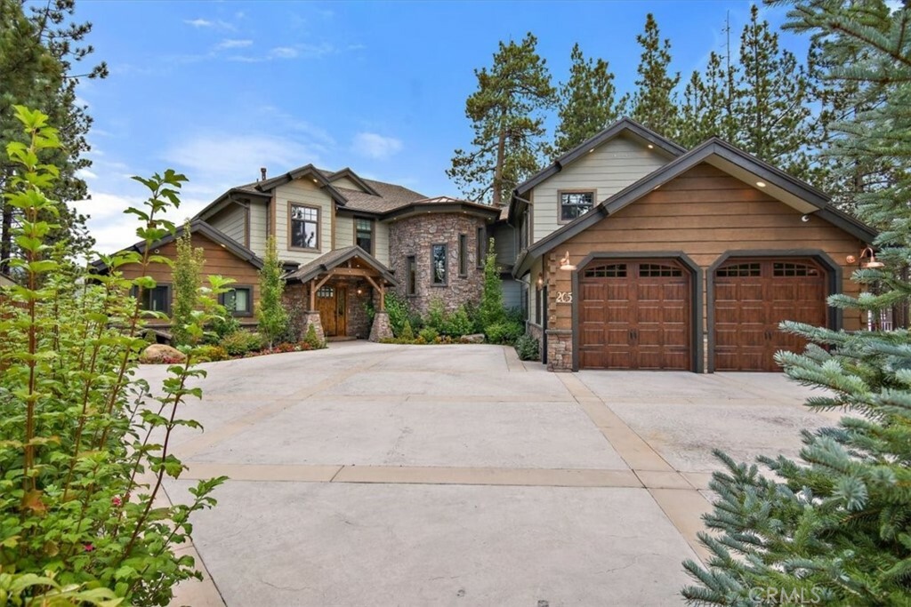 Property Photo: 205 Lagunita Lane CA 92315