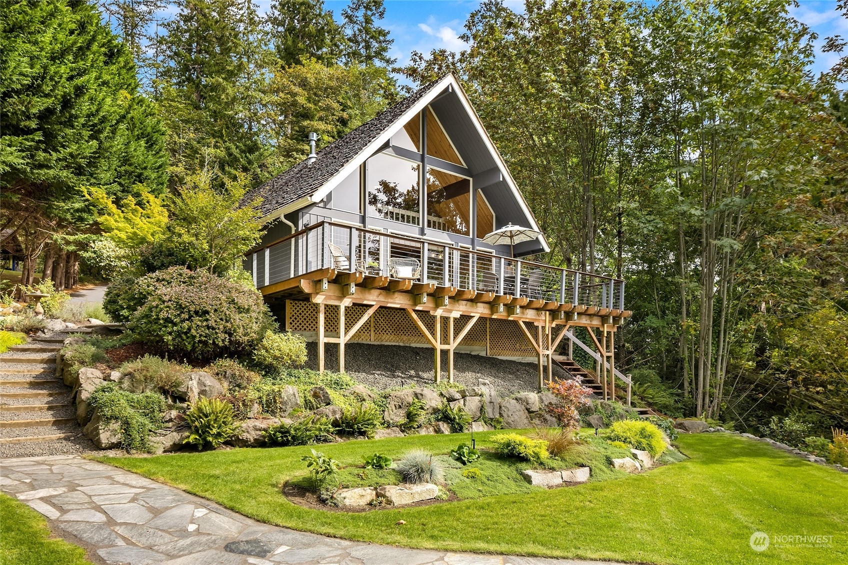 Property Photo:  5535 Crystal Springs Drive NE  WA 98110 