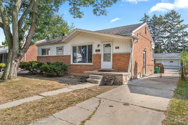 Property Photo:  552 Arcola Street  MI 48135 