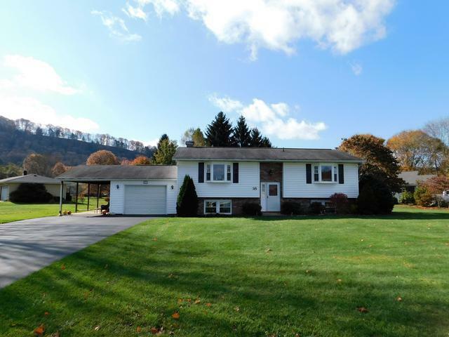 Property Photo:  35 Drumcliffe Drive  PA 16365 