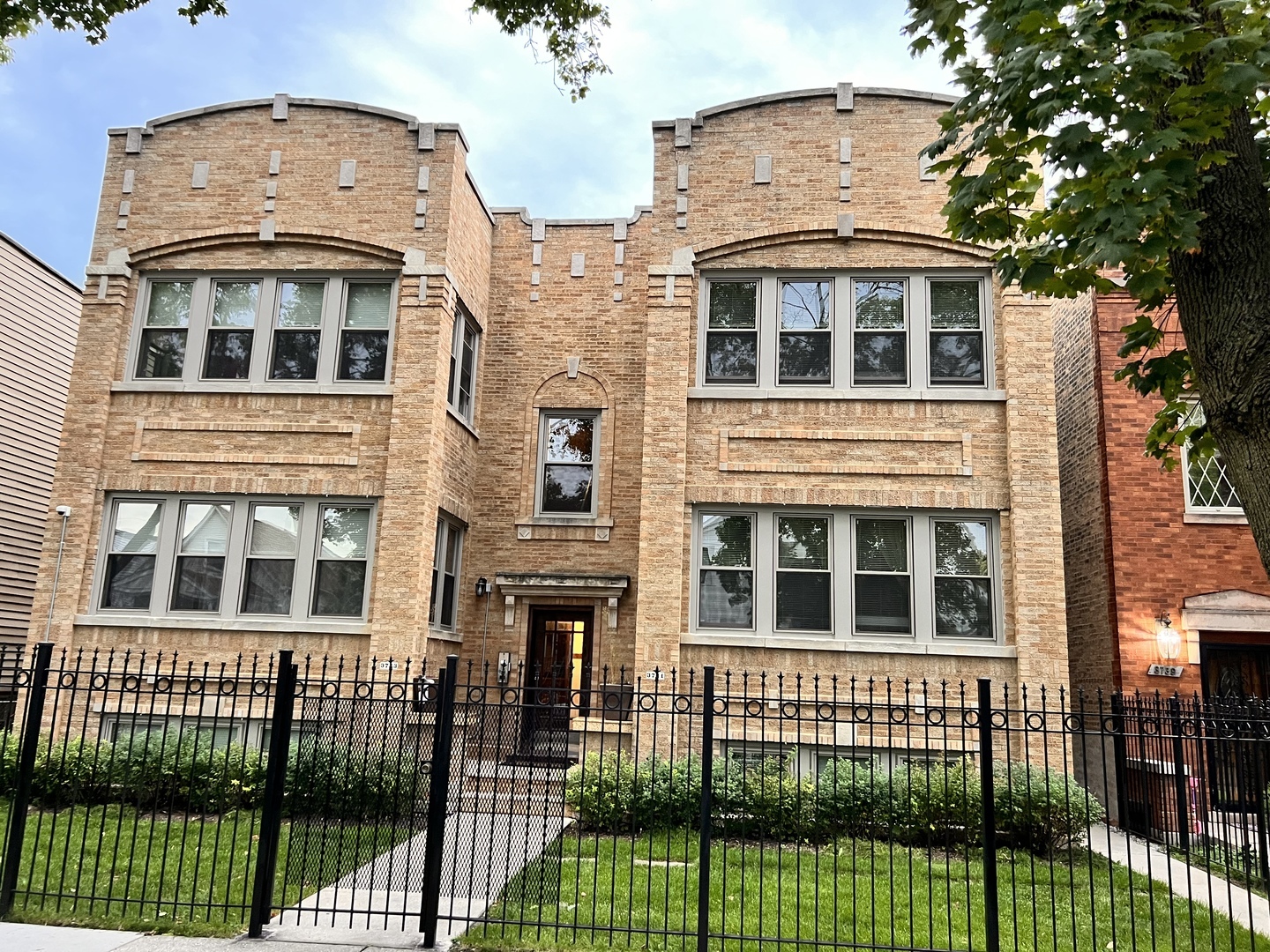 Property Photo:  3743 N Albany Avenue 2  IL 60618 