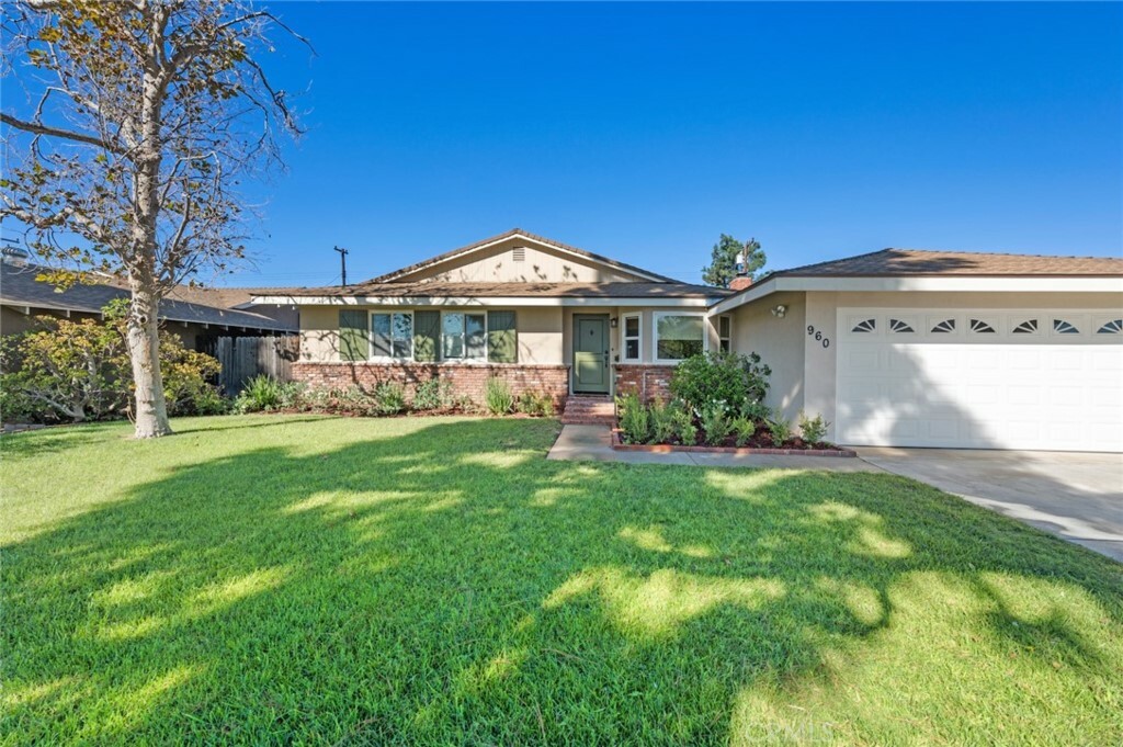 Property Photo:  960 N Clinton Street  CA 92867 