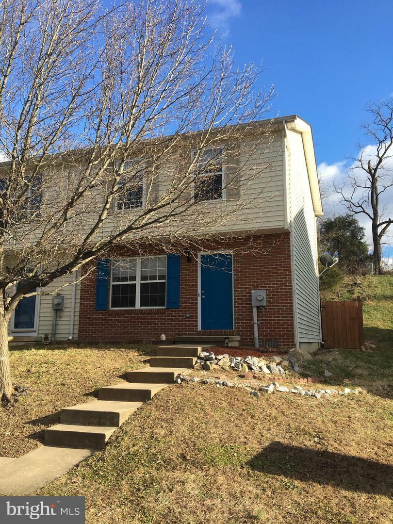 Property Photo:  513 Ridgefield Avenue  VA 22655 