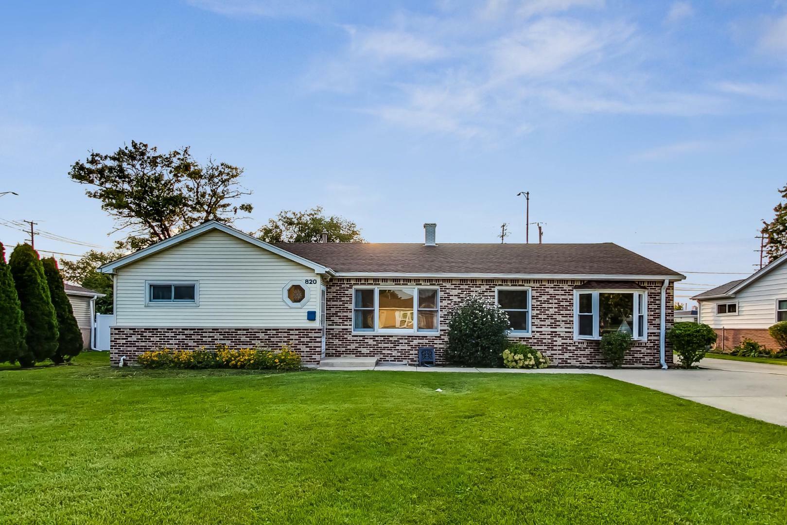 Property Photo: 820 Cumberland Street IL 60169