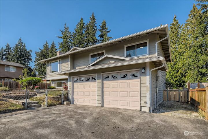 Property Photo:  6607 192nd Place SW  WA 98036 