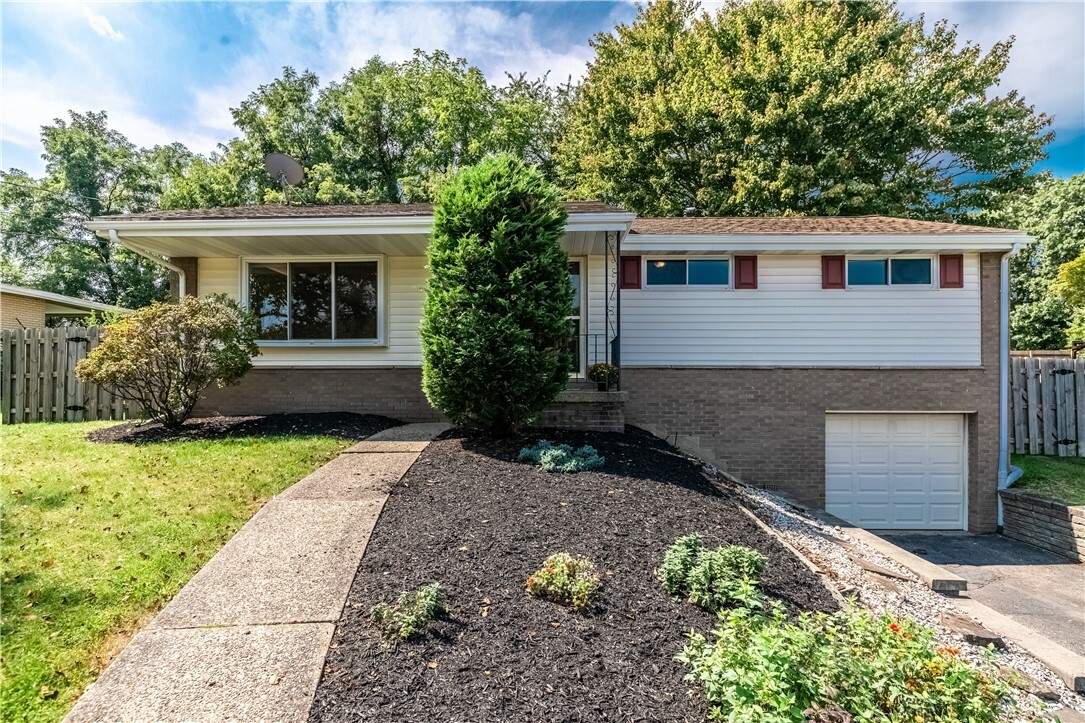 Property Photo:  106 Calmwood Dr  PA 15116 