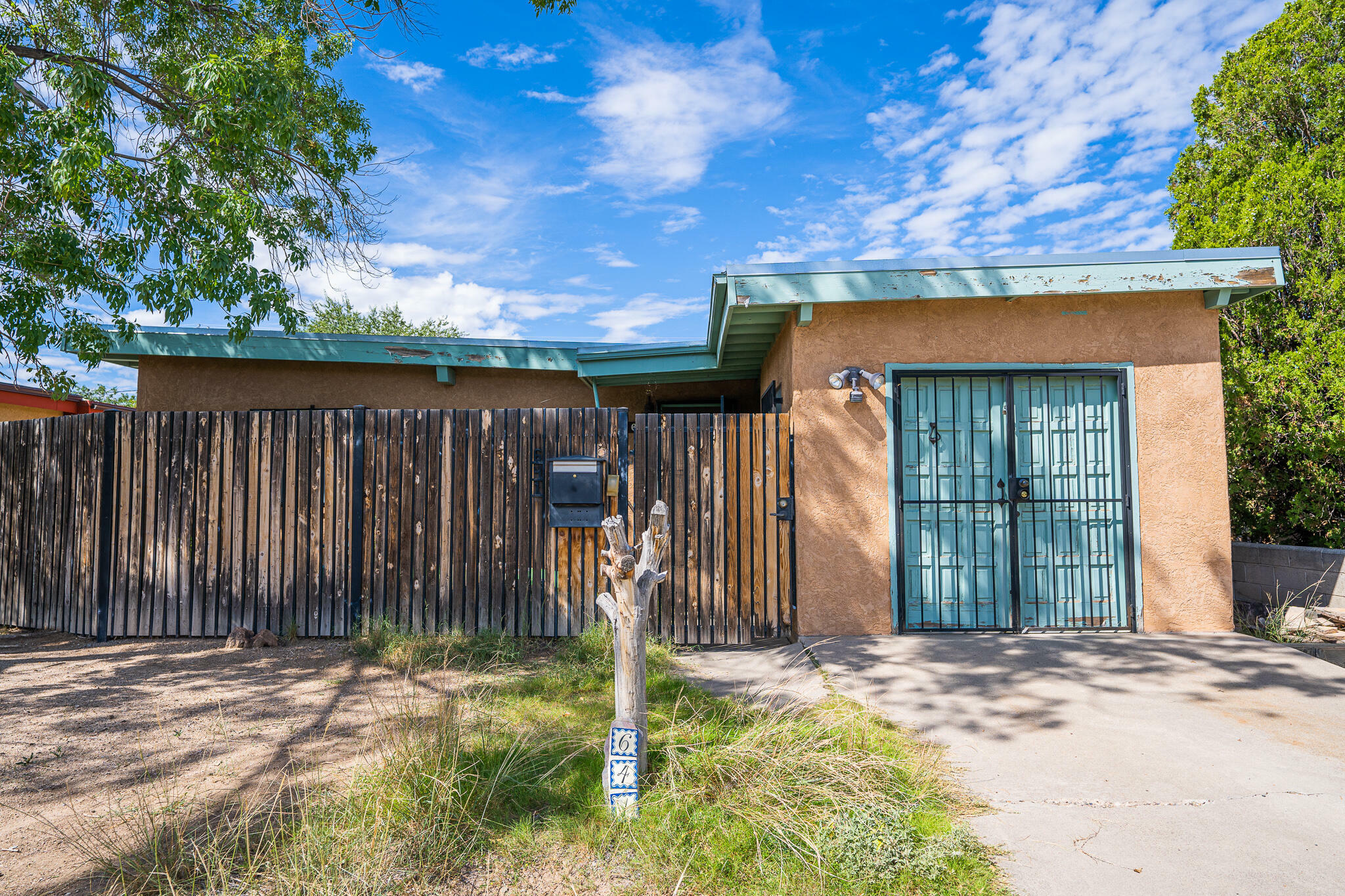 Property Photo:  641 Grove Street NE  NM 87108 