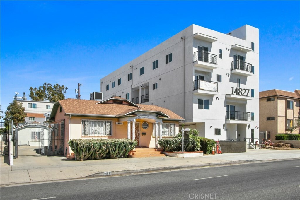 Property Photo:  14833 Victory Boulevard  CA 91411 