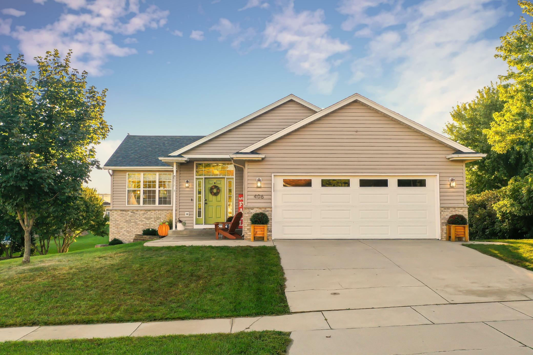 Property Photo: 406 5th Avenue NE MN 55920