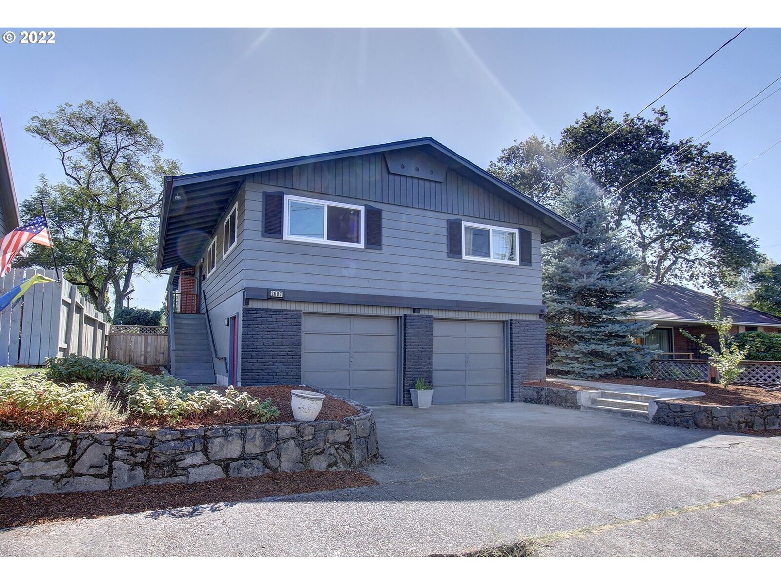 Property Photo: 2007 E 8th St WA 98661