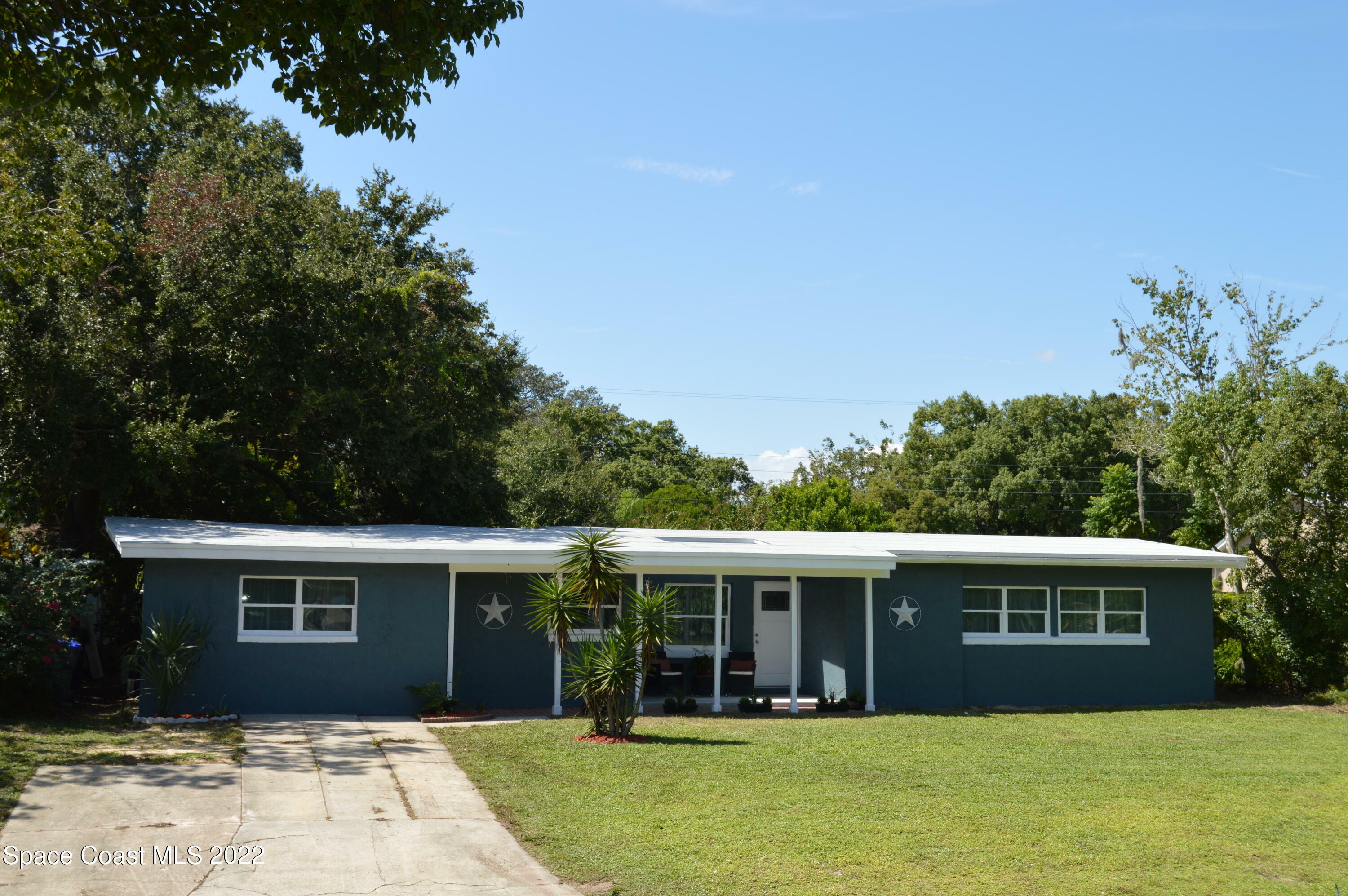 Property Photo:  1410 Thornton Avenue  FL 32780 